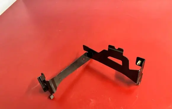 Battery bracket