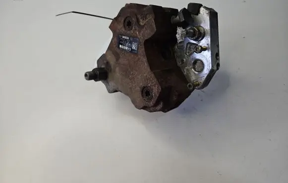 BMW 3 E90 E91 Fuel injection high pressure pump 7798333 0445010146
