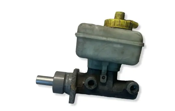 Volkswagen Golf IV Master brake cylinder 