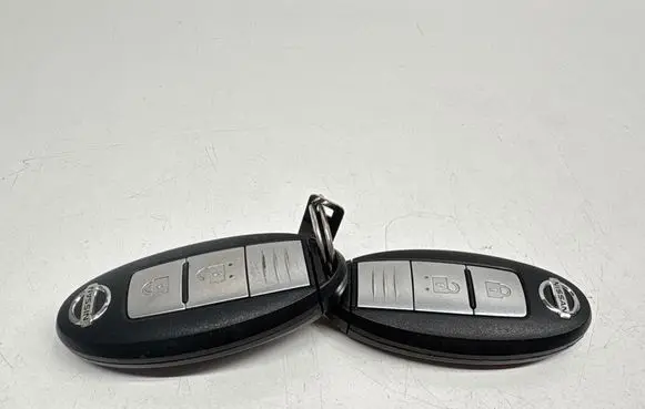 Nissan Juke I F15 Ignition key/card 