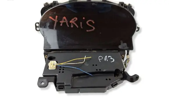 Toyota Yaris Speedometer (instrument cluster) 8380052120