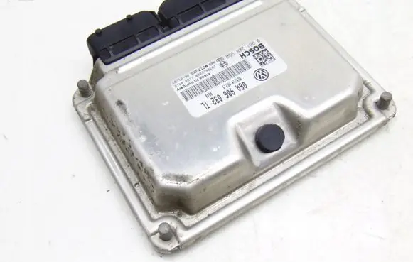 Volkswagen Polo V 6R Engine control unit/module 06A906032TL