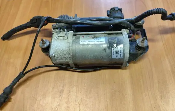 Audi Q7 4L Pneumatic air compressor holding bracket 7L0616879 20210812
