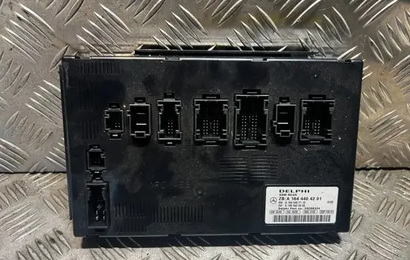 Mercedes-Benz ML W164 Fuse module A1644404201 1644404201