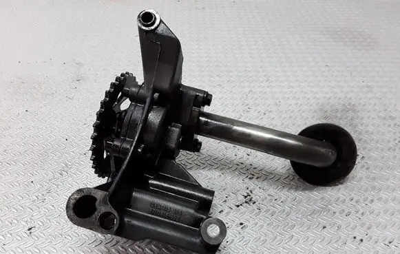 Volkswagen Golf IV Oil pump 06A115105