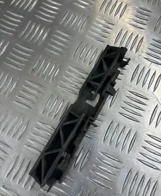 Front bumper mounting bracket