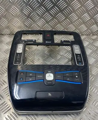 Radio/GPS head unit trim