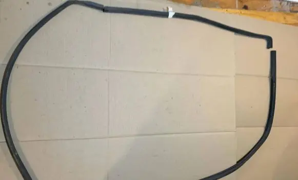 Mercedes-Benz W123 Rubber seal front door (on door) 