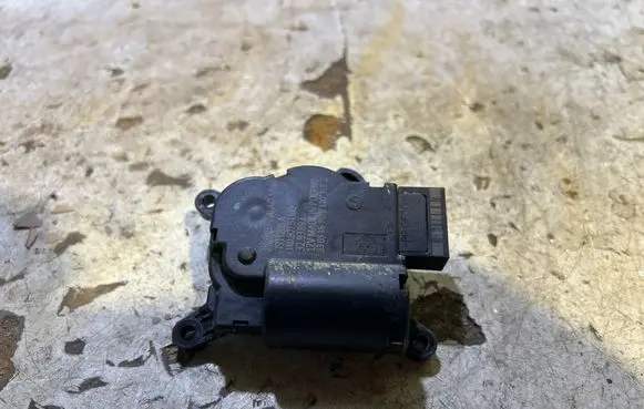 Audi Q3 8U Air flap motor/actuator 1K0907511Q 3293897