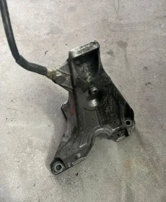 Audi A4 S4 B7 8E 8H Engine mounting bracket 8E0199308D