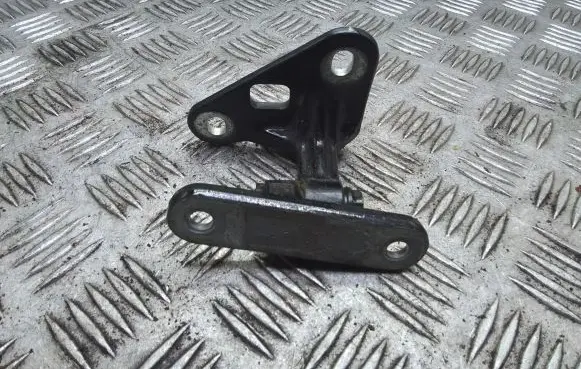 Mercedes-Benz CLS C219 Front door upper hinge