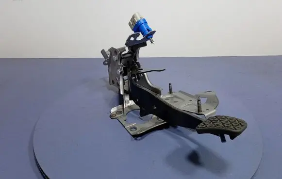 Accelerator throttle pedal