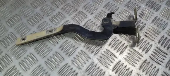 Engine bonnet/hood hinges