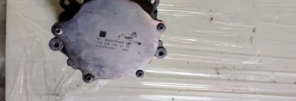 Mercedes-Benz GLA W156 Vacuum pump A2702300365