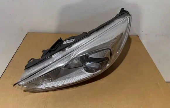 Ford Focus Headlight/headlamp F1EB13D155AD