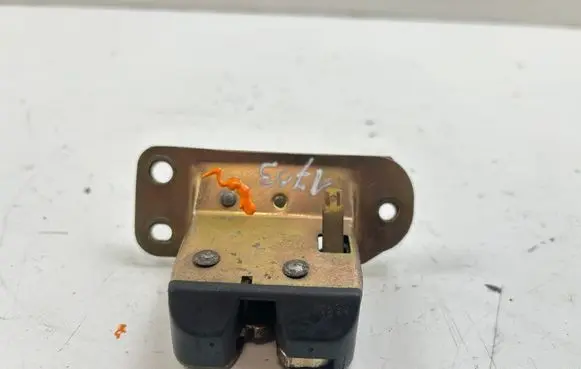 Mitsubishi Carisma Engine bonnet/hood lock/catch 