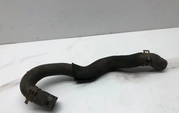 Volkswagen PASSAT B6 Engine coolant pipe/hose