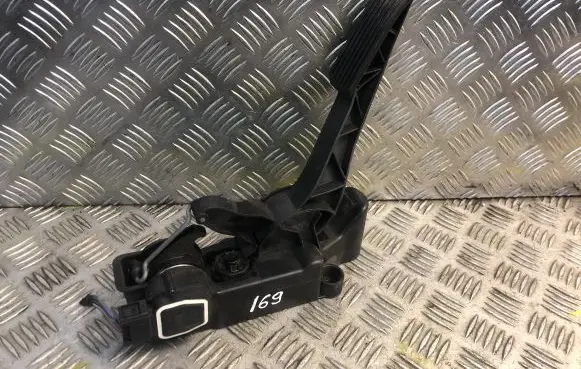 Mercedes-Benz A W169 Accelerator throttle pedal 1693000204