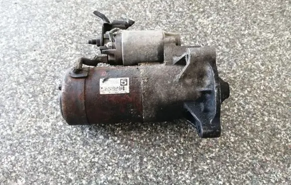 Peugeot 206 Starter motor M001T80082