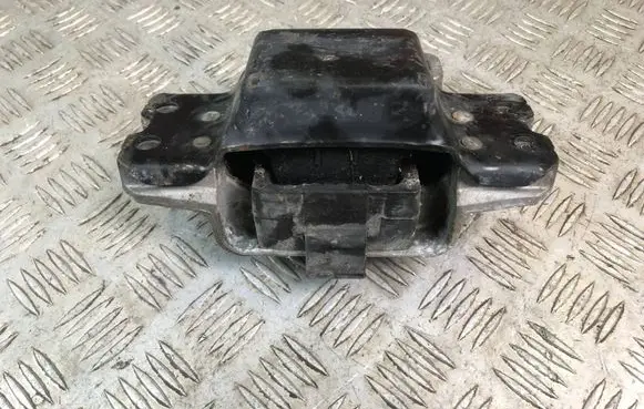 Volkswagen Jetta VI Engine mount bracket 1K0199555