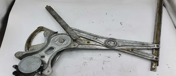 Toyota Corolla Verso E121 Rear door window regulator motor 698400F020