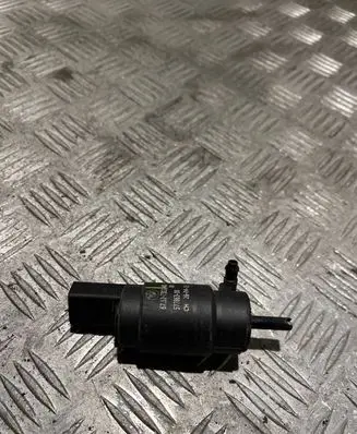 BMW X6 F16 Windscreen/windshield washer pump 7311440