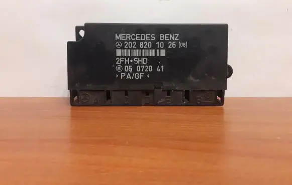Mercedes-Benz C W202 Central body control module 2028201026 3625