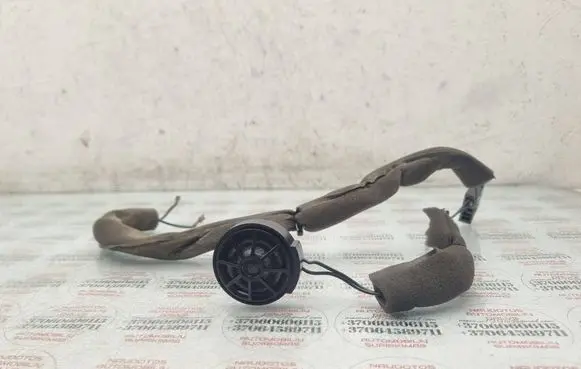 Audi A4 S4 B5 8D Front door high frequency speaker 8D0035399A