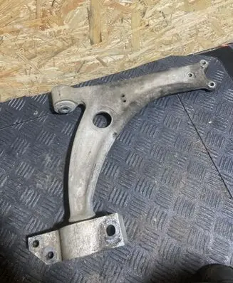 Volkswagen PASSAT B6 Front lower control arm/wishbone 3C0407153B