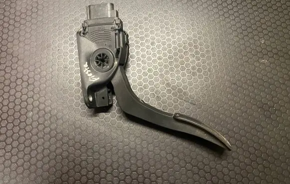 Ford Fiesta Accelerator throttle pedal 8V219F836AA 6PV00951700