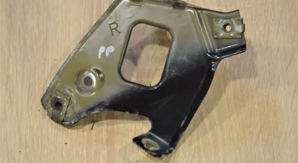 Fender mounting bracket