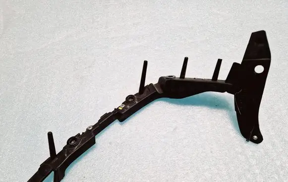 Chevrolet Camaro Front bumper mounting bracket 92243311