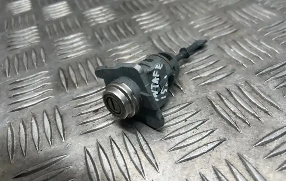 Hyundai Santa Fe Front door lock (next to the handle) 