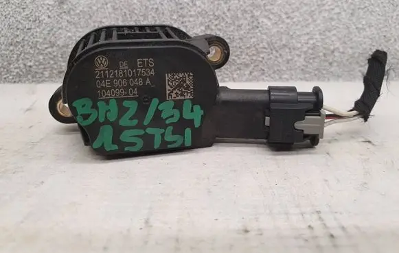 Volkswagen Golf VII Camshaft vanos timing valve 04E906048A 2112181017534 10409904