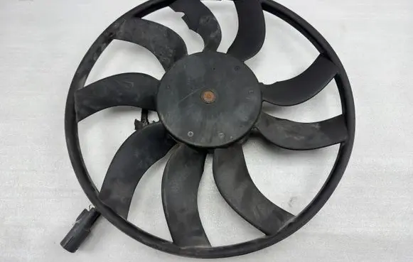Dodge RAM 1500 DS Electric radiator cooling fan 68217820AB 68217820