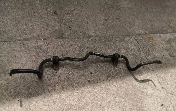 Nissan Juke I F15 Front anti-roll bar/sway bar