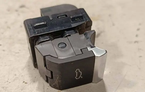 Audi Q7 4M Tailgate/trunk/boot open switch 4M0959831A 01585PR 150231