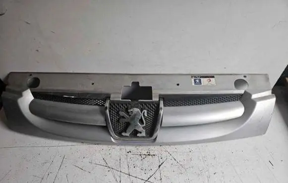 Peugeot Partner Front bumper upper radiator grill 3268T01