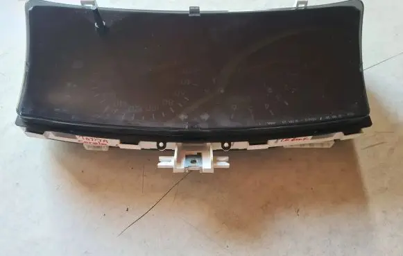 Toyota Corolla E120 E130 Speedometer (instrument cluster)