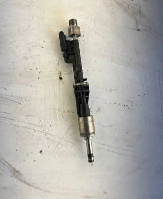 BMW 5 F10 F11 Fuel injector 10213541 7568607