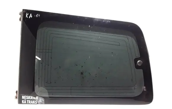 Mitsubishi Pajero Rear side window