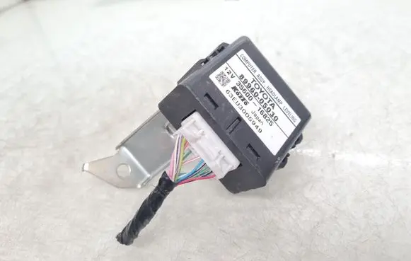 Toyota Avensis T250 Light module LCM 8996005030