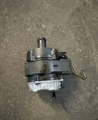 Volkswagen Golf VIII Electric auxiliary coolant/water pump 04L965567B