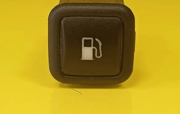Volkswagen PASSAT B5 Fuel tank opening switch 3B0959833A