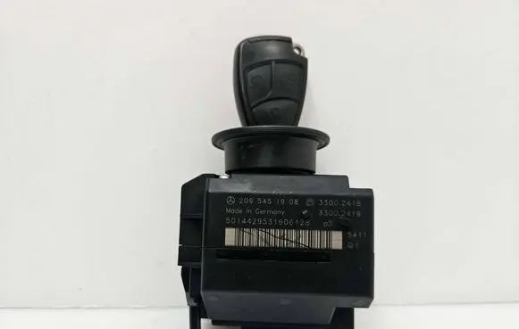 Mercedes-Benz C W203 Ignition lock 2095451908 33002418 33002419