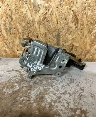 Mercedes-Benz C W202 Rear door lock 2027300535