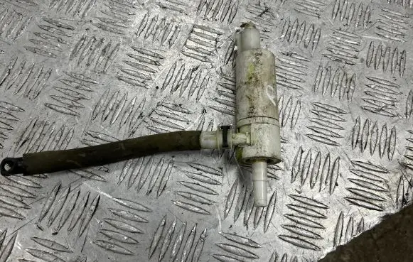 Mercedes-Benz R W251 Windscreen/windshield washer pump
