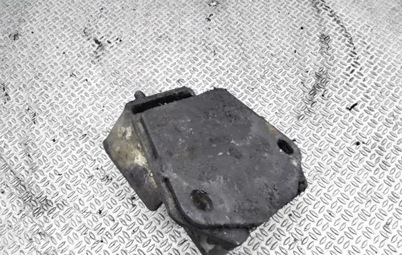 Hyundai Galloper Engine mount bracket