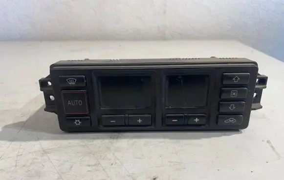 Audi A4 S4 B5 8D Climate control unit 5HB00760804 8L0820043D