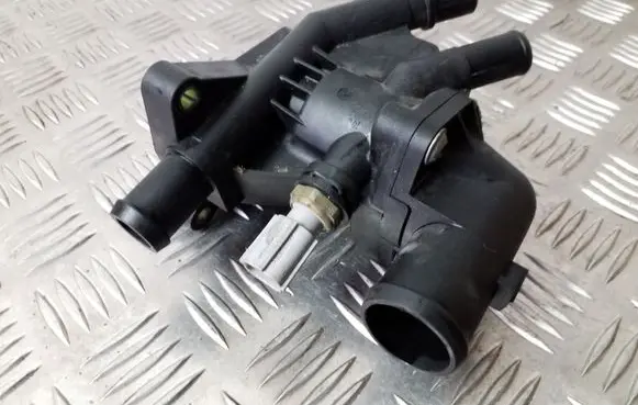 Ford Focus Thermostat housing CM5G9K478GA
